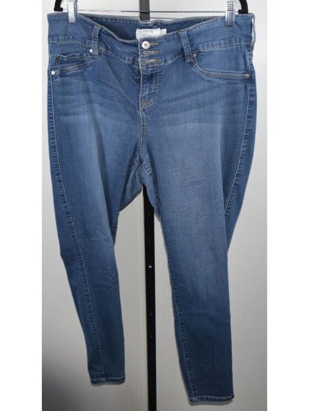 Torrid 20R Denim Skinny Jeans Three-Button High Rise Stretch Skinny Fit